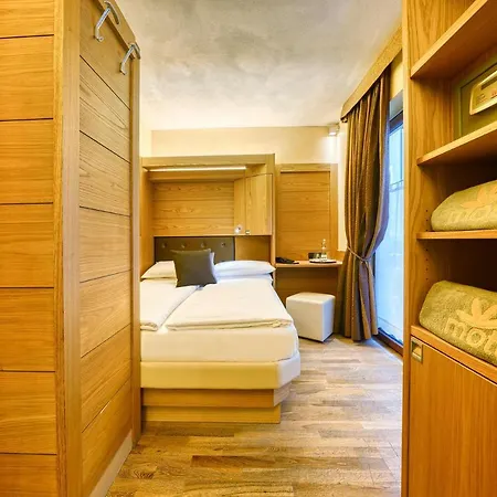 Mota Hotell 4*