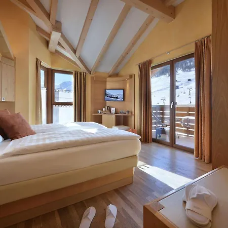 Mota Hotell 4*